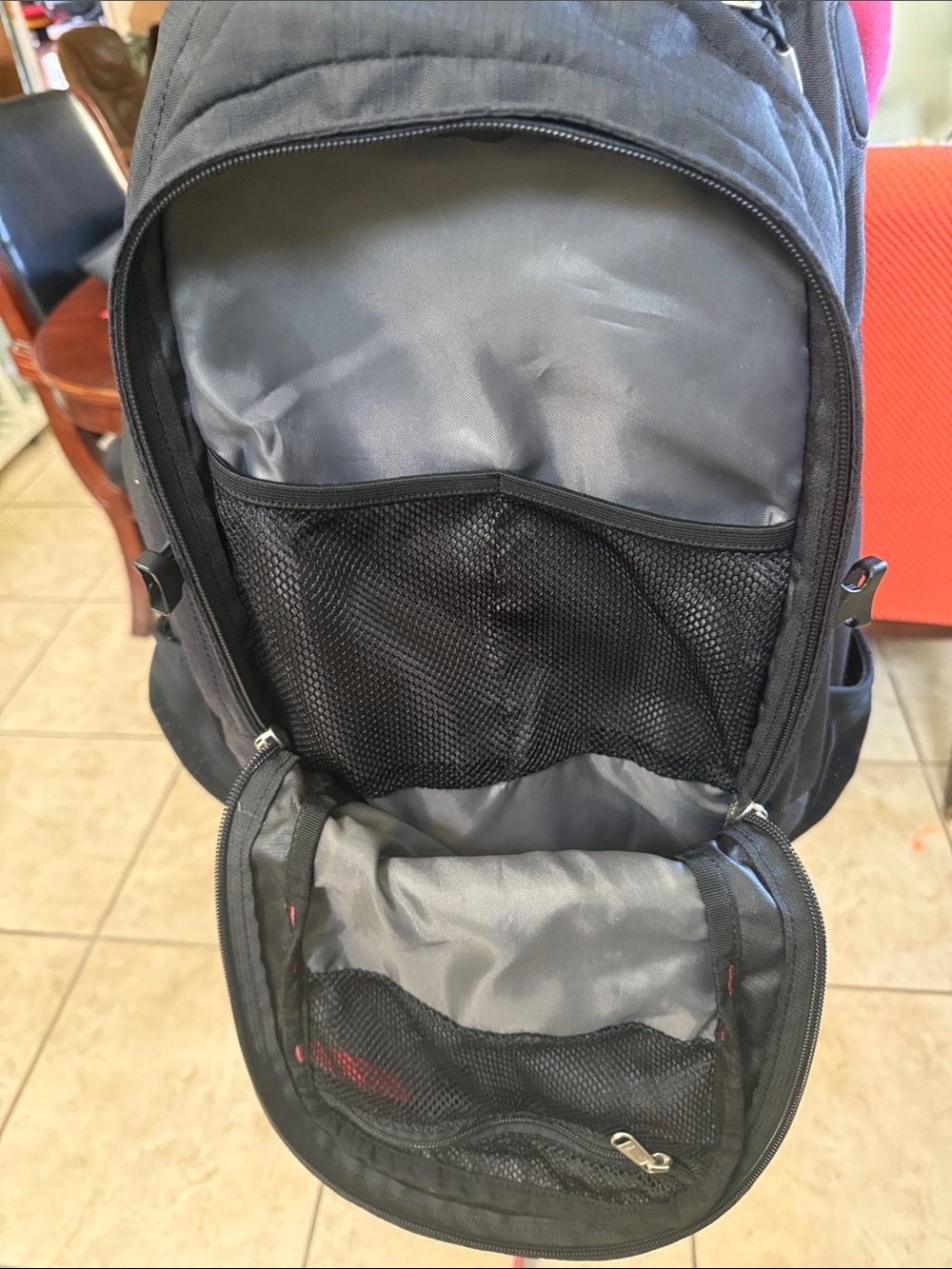 REI Co-op Trail backpack- pre-loved, excellent condition. 40L - Picture 6 of 8